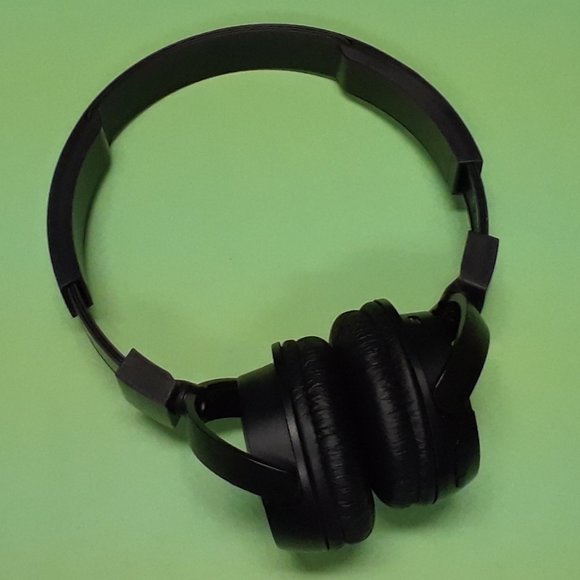 JBL T450BT Wireless On-Ear Headphones (Black) - Picture 6 of 6